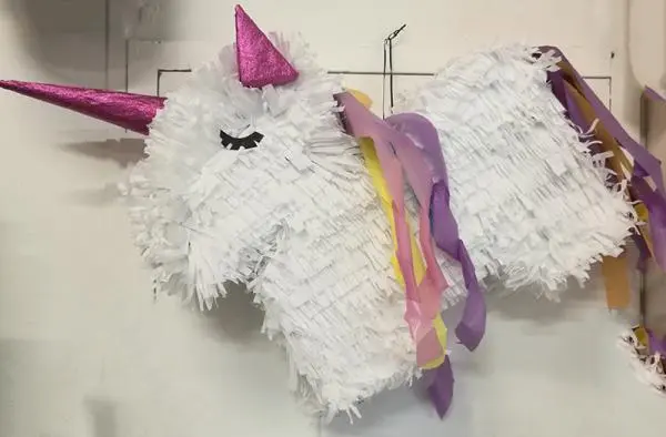 Pinata Licorne Fabrication Artisanale 3 Pinata Licorne Fabrication Artisanale